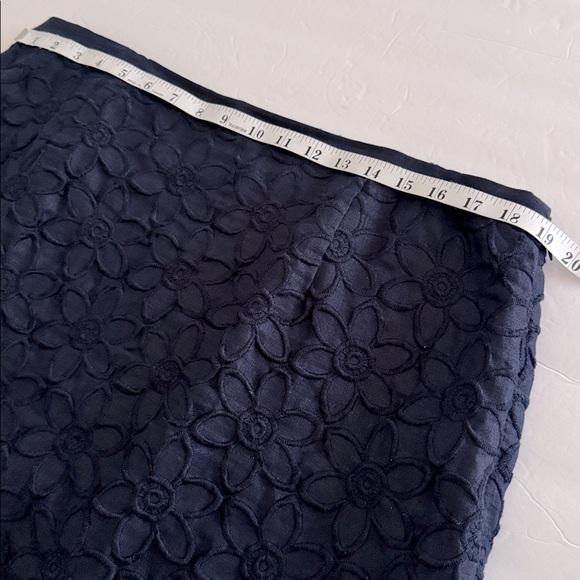 Talbots Navy Linen Embroidered Floral Skirt Scalloped Hem 16WP - Picture 6 of 10
